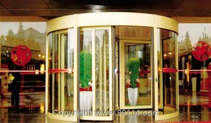 旋轉門X-1與自動工業(yè)門 高效安全的現(xiàn)代化入口解決方案