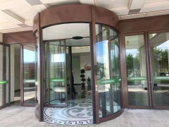 鄭州旋轉(zhuǎn)門全解析 選擇、安裝與維護，同創(chuàng)自動門一站式服務(wù)